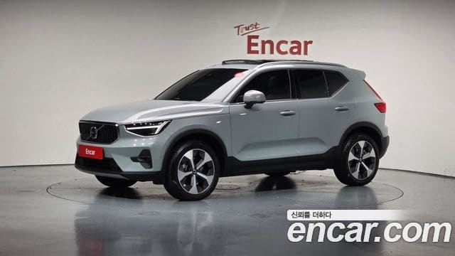 Volvo XC40 — фото 1