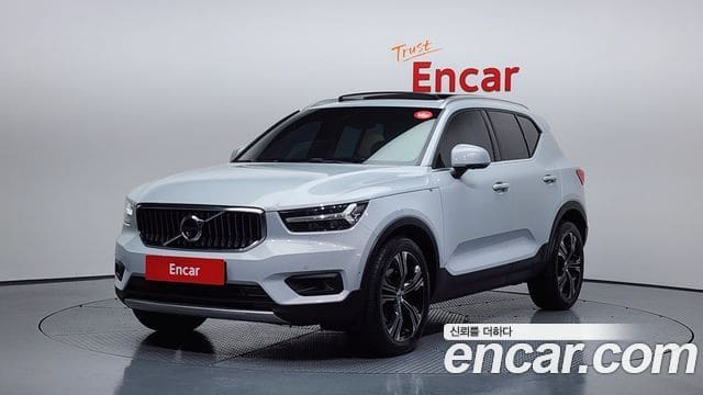 Volvo XC40 — фото 1