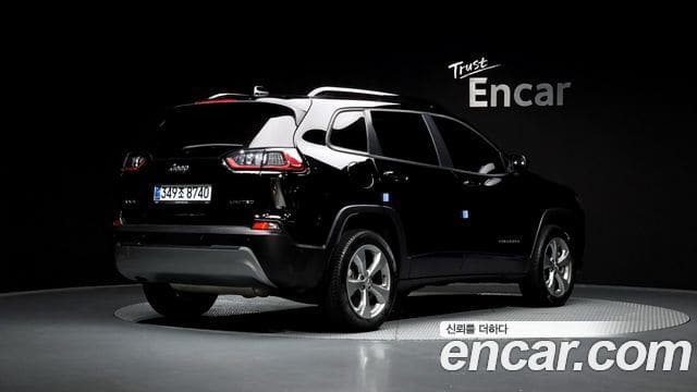 Jeep Cherokee — фото 1