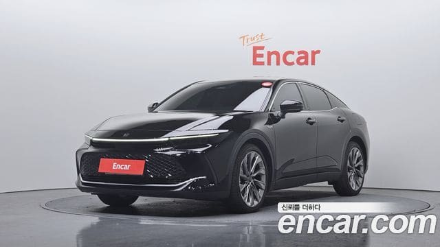 Toyota Crown Crossover — фото 1
