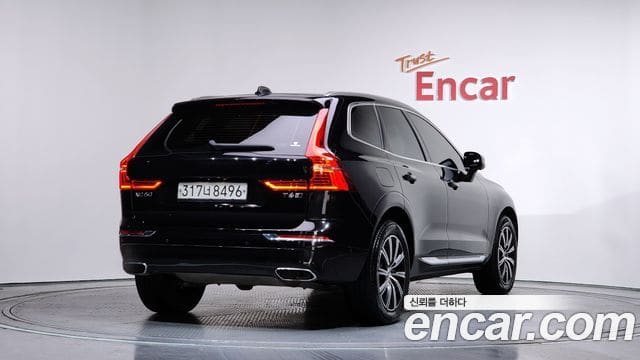 Volvo XC60 — фото 1