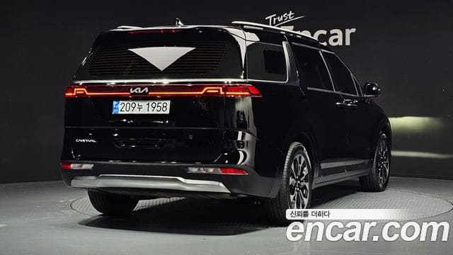 Kia Carnival — фото 1