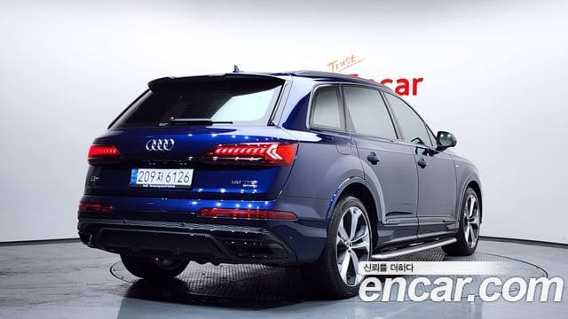 Audi Q7 — фото 1