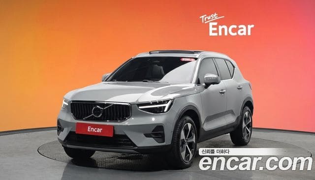 Volvo XC40 — фото 1