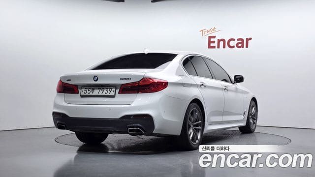 BMW 5 Series — фото 1