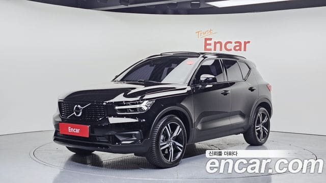 Volvo XC40 — фото 1