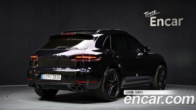 Porsche Macan — фото 1