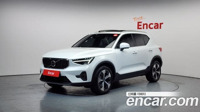 Volvo XC40 — фото 1