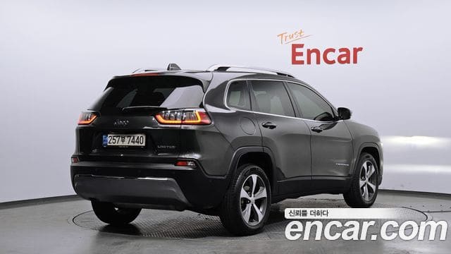 Jeep Cherokee — фото 1
