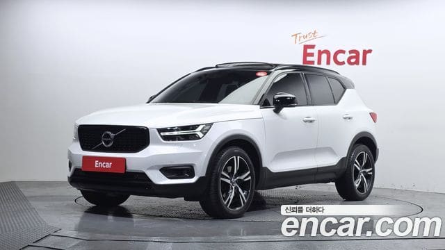 Volvo XC40 — фото 1