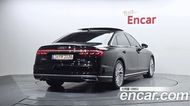 Audi A8 — фото 1