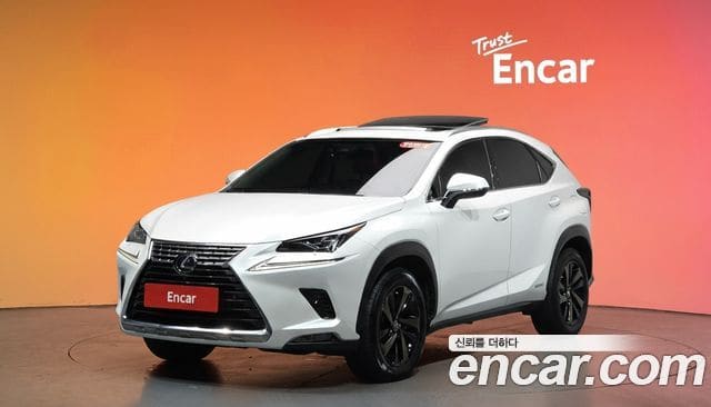 Lexus NX300h — фото 1