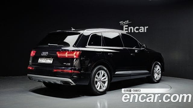 Audi Q7 — фото 1