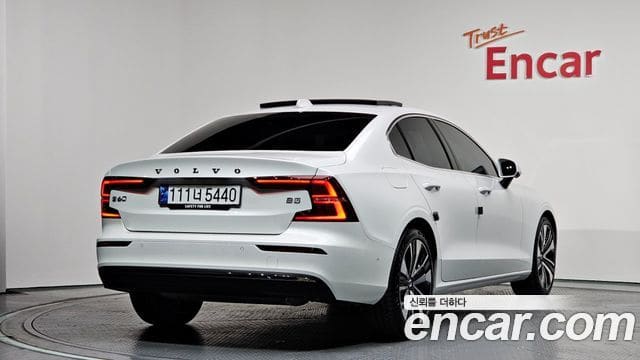 Volvo S60 — фото 1