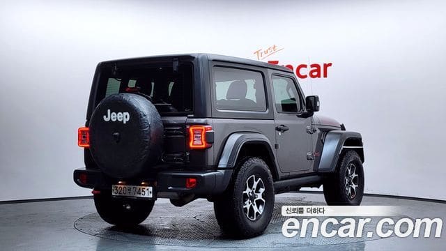 Jeep Wrangler — фото 1