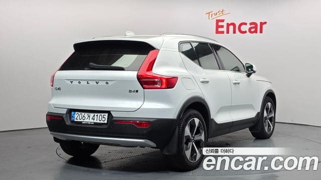 Volvo XC40 — фото 1
