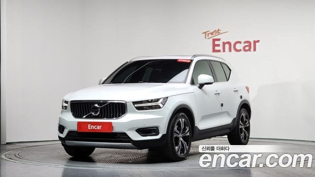 Volvo XC40 — фото 1