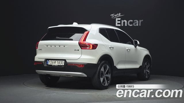 Volvo XC40 — фото 1