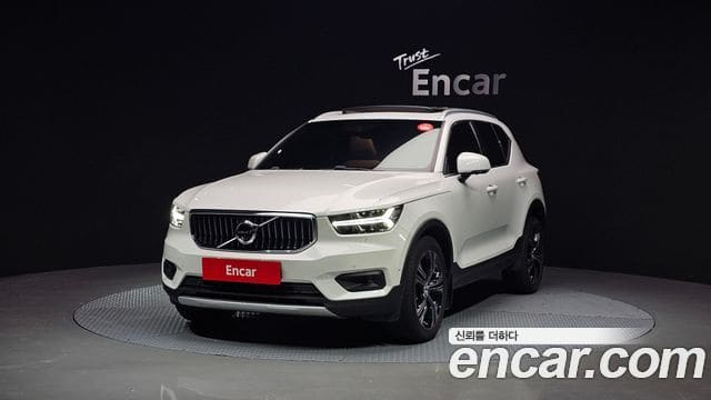 Volvo XC40 — фото 1