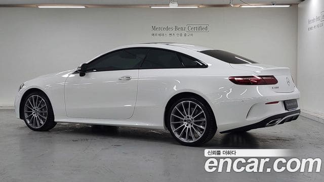 Mercedes-Benz E-Class — фото 1