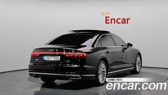Audi A8 — фото 1