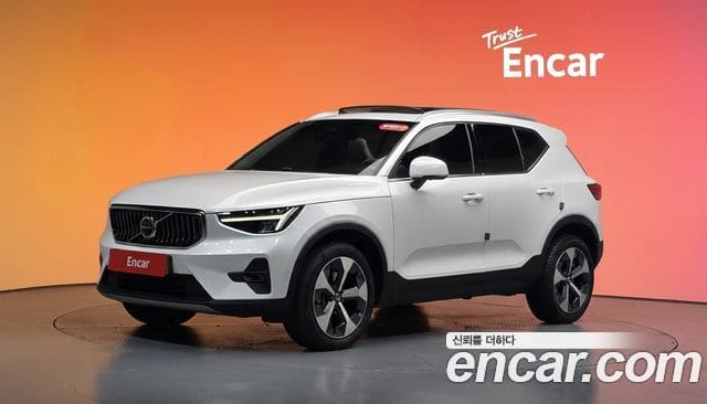 Volvo XC40 — фото 1
