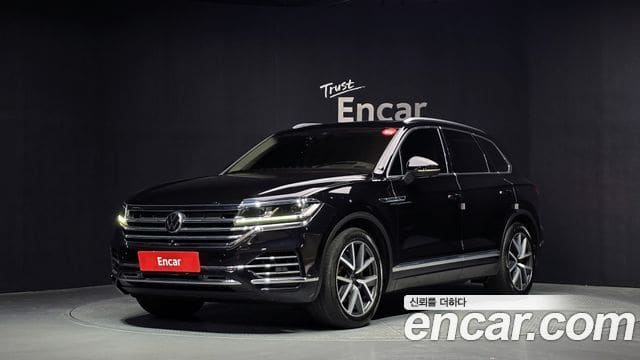 Volkswagen Touareg — фото 1