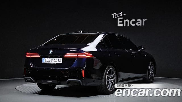 BMW 5 Series — фото 1
