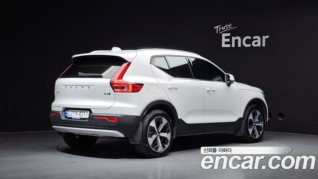 Volvo XC40 — фото 1