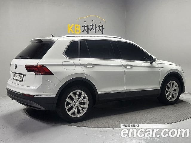 Volkswagen Tiguan — фото 1