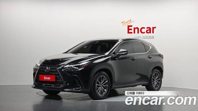 Lexus NX450h+ — фото 1
