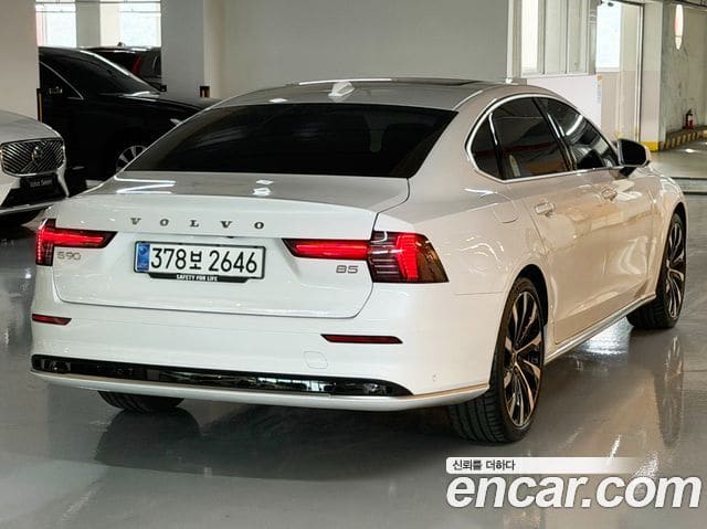 Volvo S90 — фото 1
