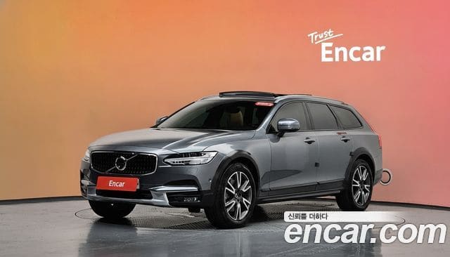 Volvo V90 Cross Country — фото 1