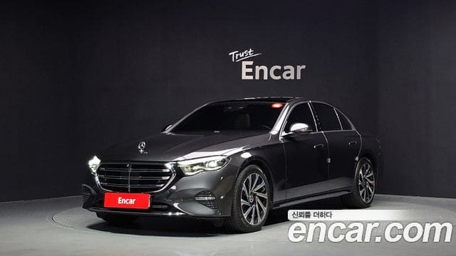 Mercedes-Benz E-Class — фото 1