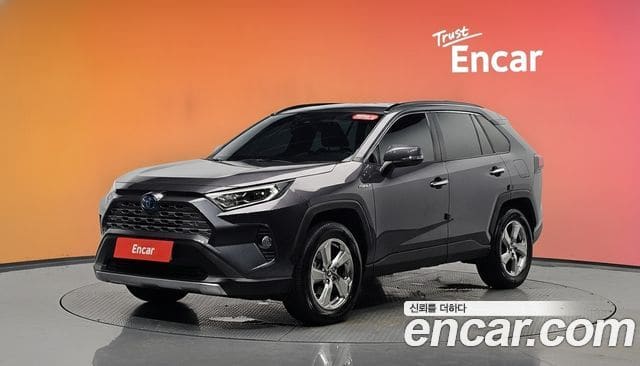 Toyota RAV4 — фото 1