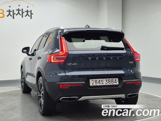 Volvo XC40 — фото 1