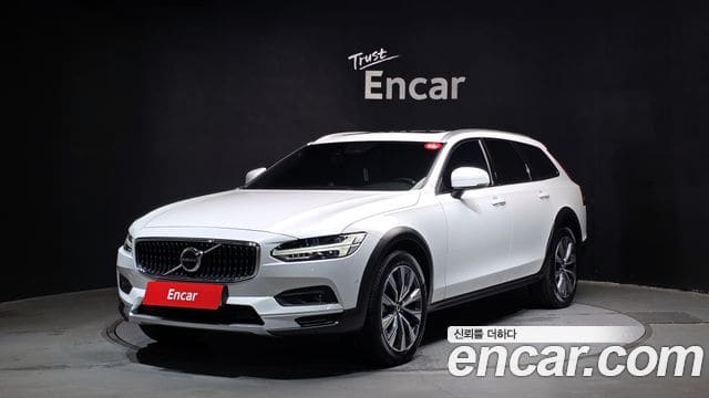 Volvo V90 Cross Country — фото 1