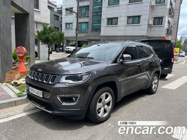 Jeep Compass — фото 1