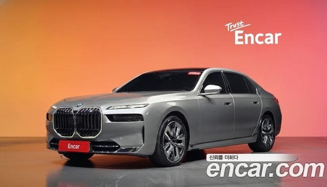 BMW 7 Series — фото 1