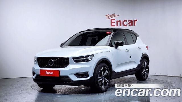 Volvo XC40 — фото 1