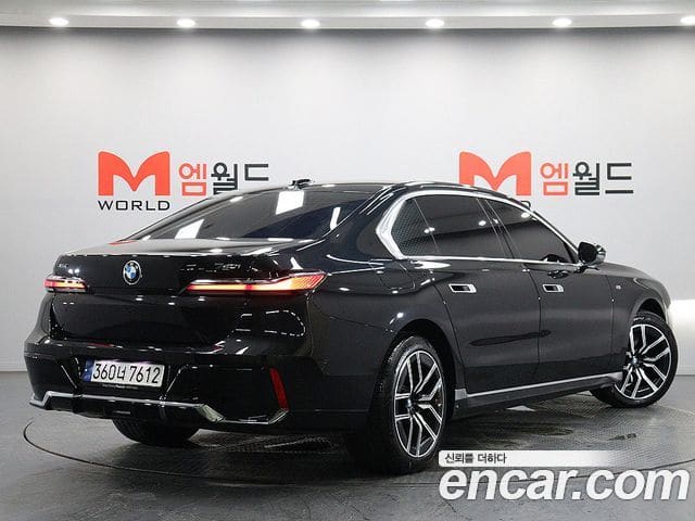 BMW 7 Series — фото 1