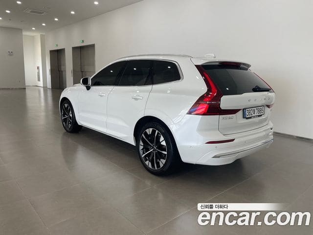 Volvo XC60 — фото 1