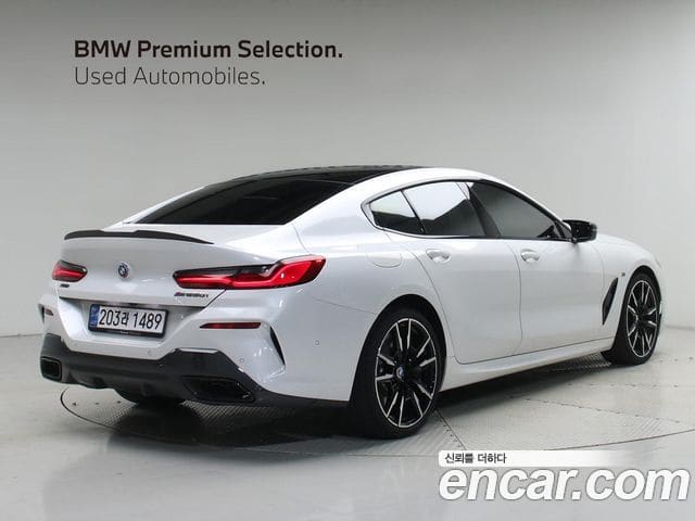 BMW 8 Series — фото 1