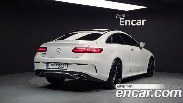 Mercedes-Benz E-Class — фото 1