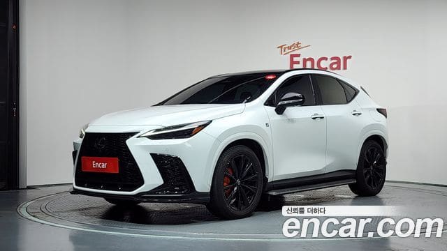 Lexus NX450h+ — фото 1