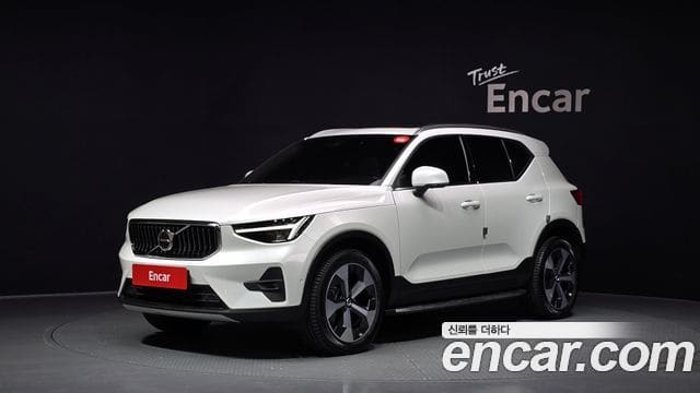 Volvo XC40 — фото 1