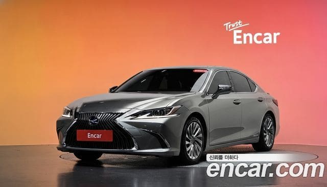 Lexus ES300h — фото 1