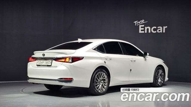 Lexus ES300h — фото 1