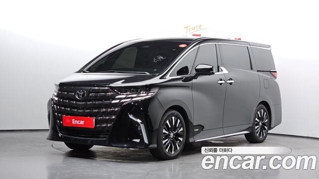 Toyota Alphard — фото 1