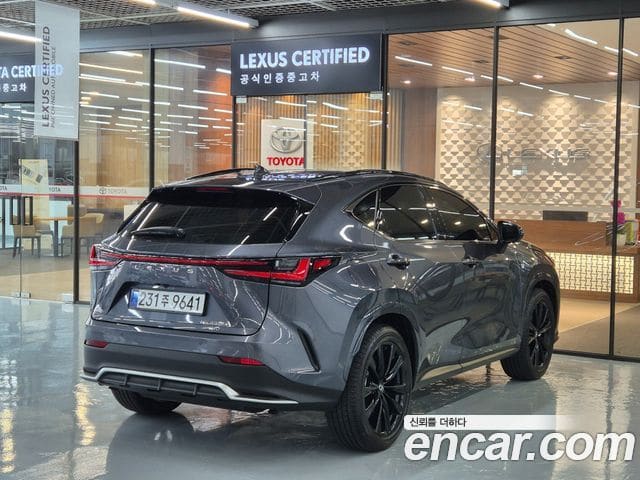 Lexus NX450h+ — фото 1